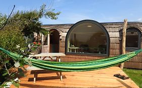 De Hut, in de natuur op 450 Meter van het Strand